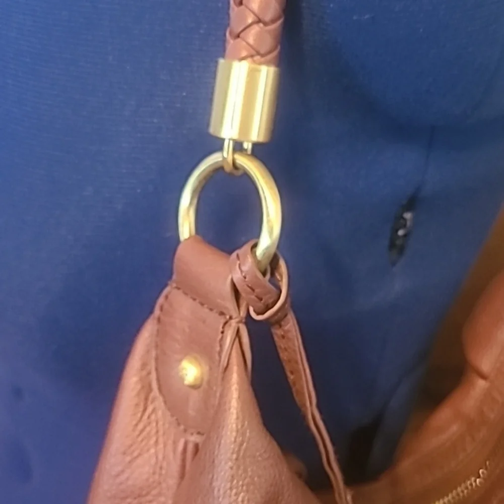 Johnston & Murphy leather shoulder bag. Pebbled leather in EUC. (#1028)